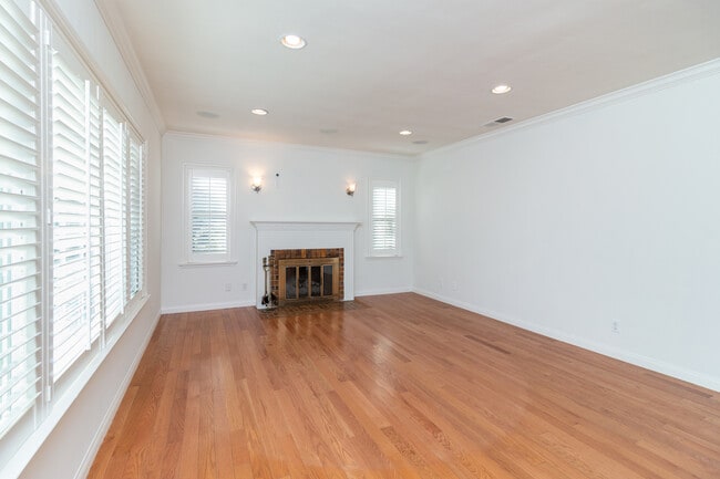 Photo - 11033 Barman Ave