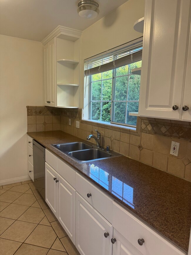 Photo - 1054 S Wooster St