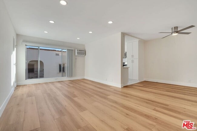 Building Photo - 220 S Gale Dr Unit 8