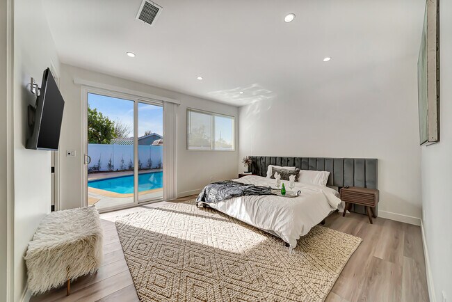 Photo - 19138 Bassett St