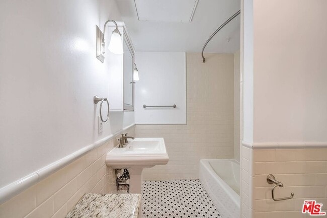 Photo - 1236 Flores St Unit 102