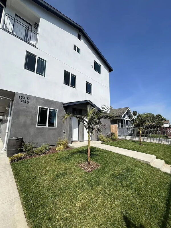 Photo - 1731 E 68th St Unit D