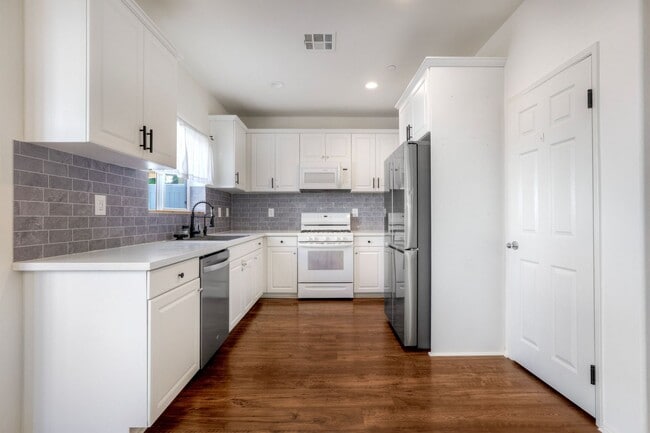 Photo - Fallbrook Two Weeks FREE Beautiful Horse Creek Ridge Spacious 3 Bed / 2.5 Bath Home with Solar