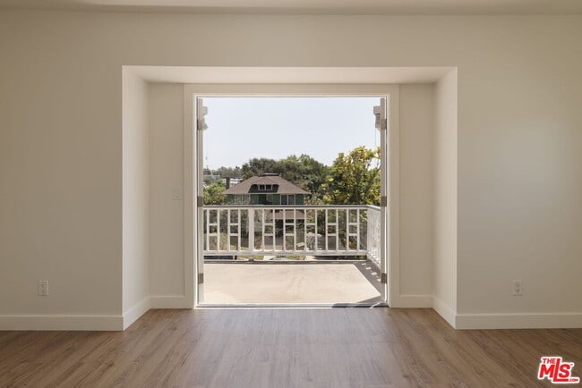 Photo - 727 N La Fayette Park Pl Unit 2