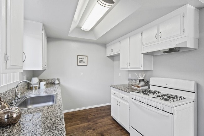 Photo - Villa Marseilles Apartments