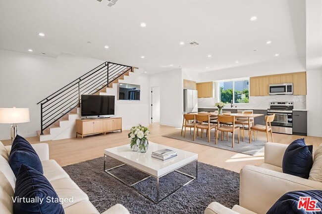 Building Photo - 1707 Burnside Ave Unit 1/2