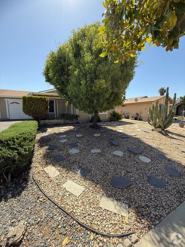 Building Photo - Peacock Valley HOA 2 Bedroom 1 Bathroom  5... Rental
