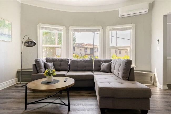 Photo - 731 S Marengo Ave