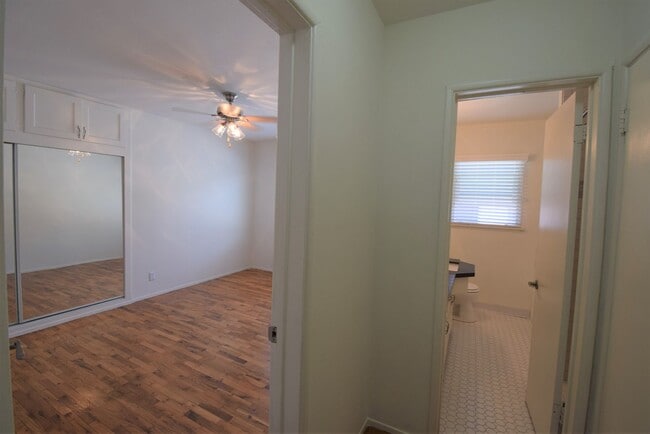 Photo - 5220-26 Radford Avenue Unit 5226-03