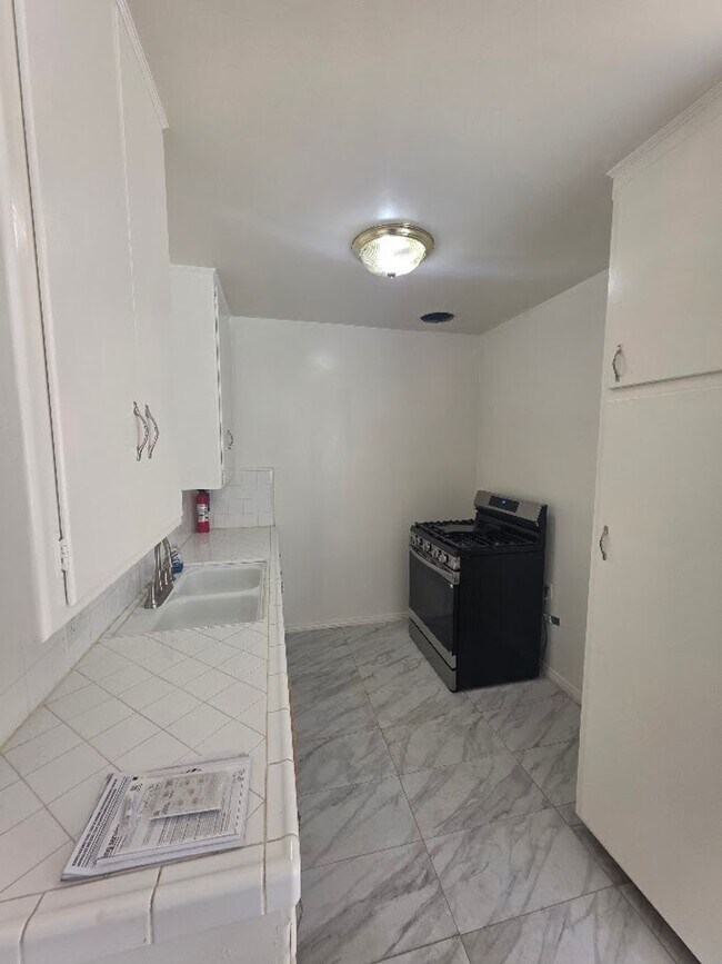 Photo - 1 BD 1 BA CONDO IN DOWNTOWN LONG BEACH Unit 11