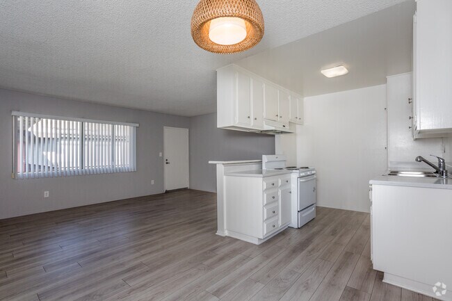 1BR, 1BA - 750 SF - Lido Apartments - 3339 S Canfield Ave