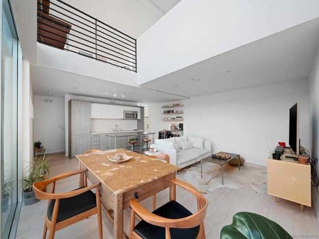 Photo - 1944 State St Unit 8