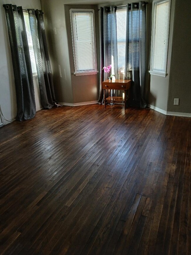 Living Room - 703 E Jefferson Ave Unit B