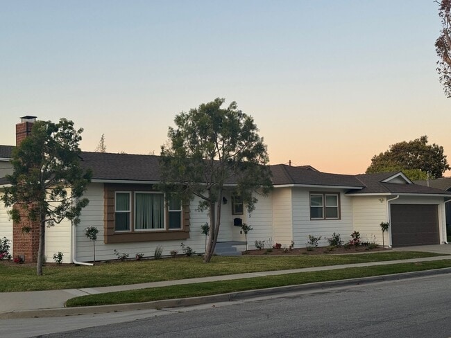 Building Photo - Adorable Open Plan  3BD 2BA Home in West Torrance With A/C