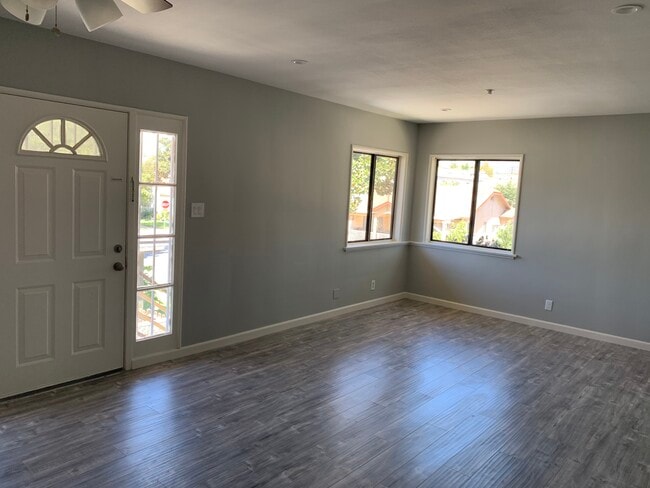 Building Photo - 560 W Harvard St Unit 2 Rental