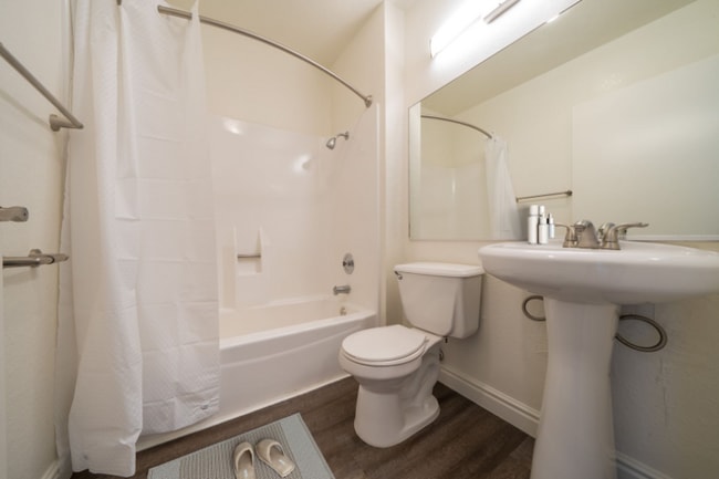 Photo - 1440 Oak Dr Unit H4