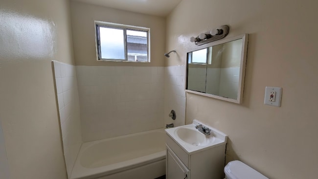 Photo - 905 Daisy Ave Unit 11