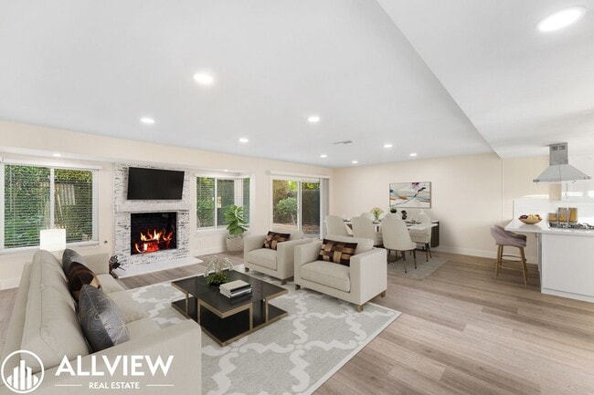 Building Photo - Beautifully Renovated 3-Bedroom Home in Huntington Beach!