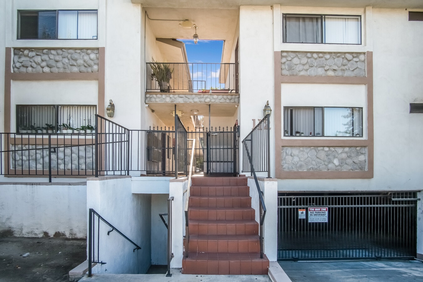 Photo - Acacia Manor Apartments