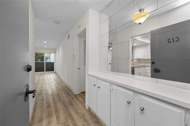 Building Photo - "Charming 1-Bedroom Furnished Retreat with... Rental