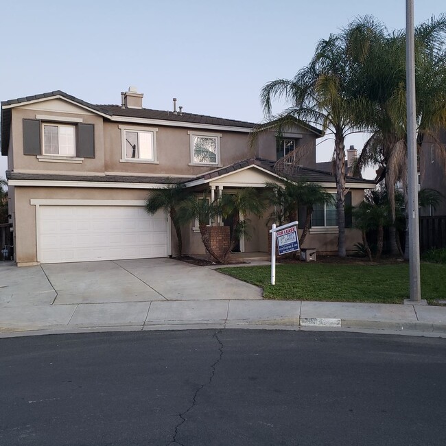 Building Photo - GORGEOUS 5 Bedroom** & 3 full bathrooms on a Cul-De-Sace Home!!