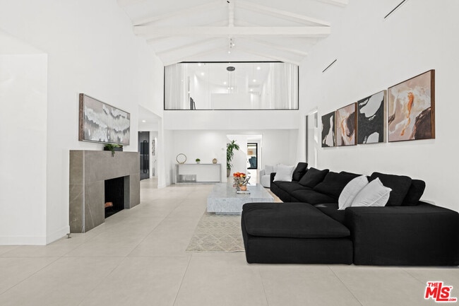 Photo - 201 S Bedford Dr