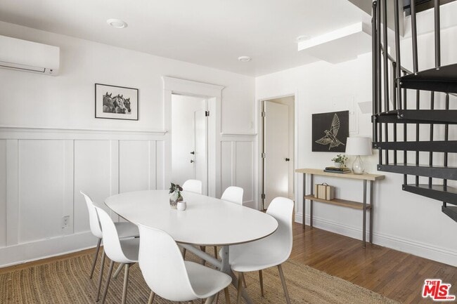 Photo - 211 S Burlington Ave