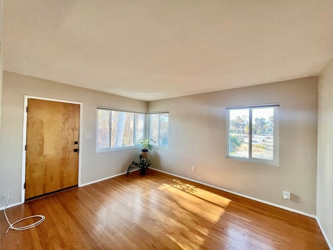 Building Photo - 3792 10th Ave Unit 3793