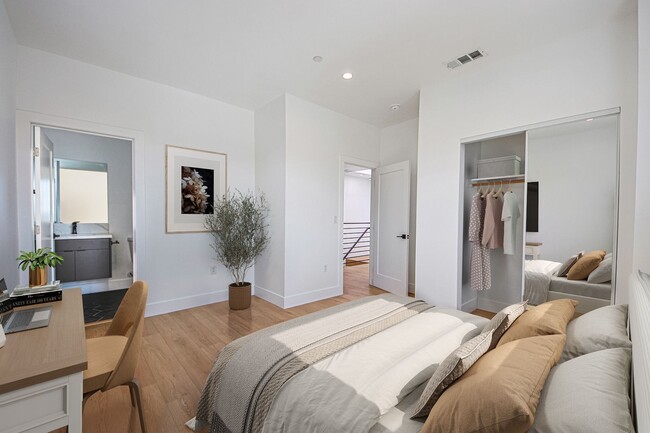 Photo - 2851 S Victoria Ave Unit 2851 1/2