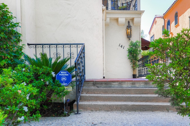 Photo - 141 N Orange Dr