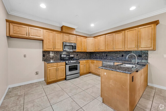 Building Photo - 1200 E Highland Ave Unit Apt 102