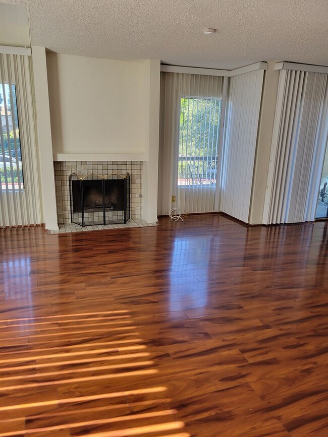 Photo - Plenty of Natural Light! Spacious Townhous...