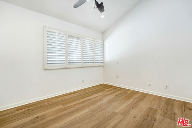 Photo - 22123 Burbank Blvd Unit 2