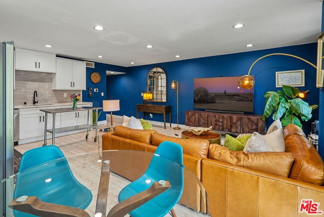 Building Photo - 2700 Cahuenga Blvd Unit 1203