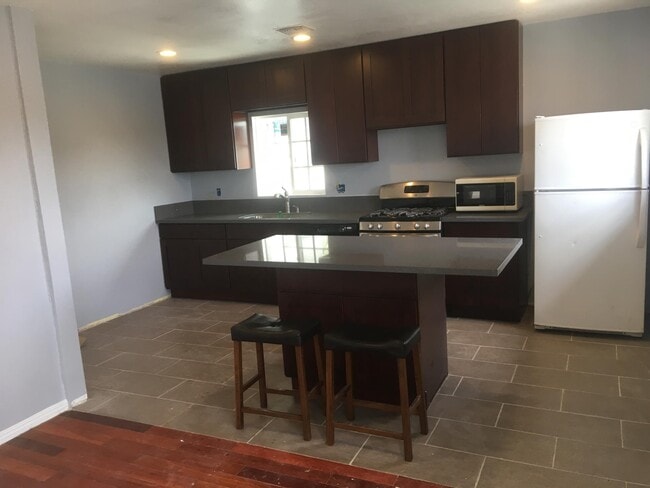 Photo - 1221 W Mission Rd