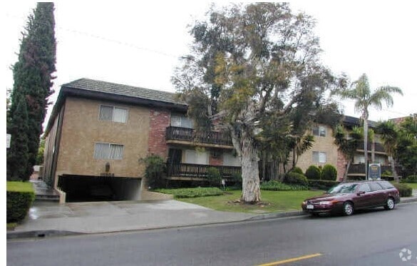 Building Photo - 10908 Rose Ave Rental