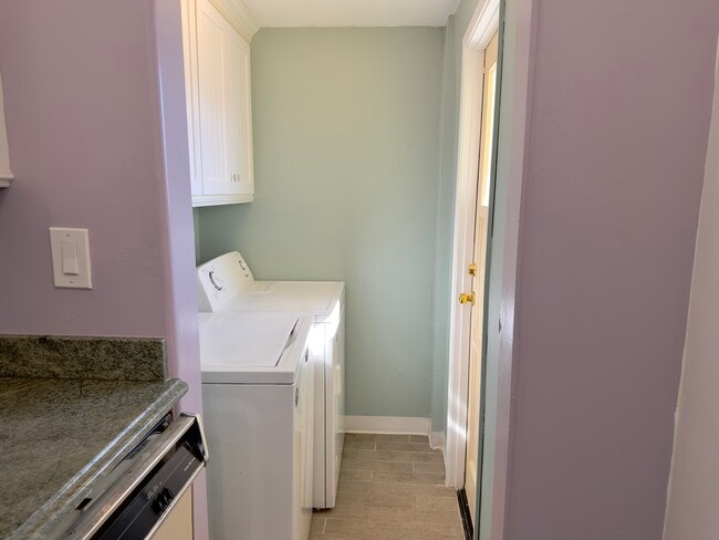 Building Photo - 4912 Dixie Dr