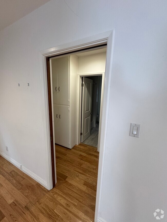 Building Photo - 1122 Euclid St Unit A Rental