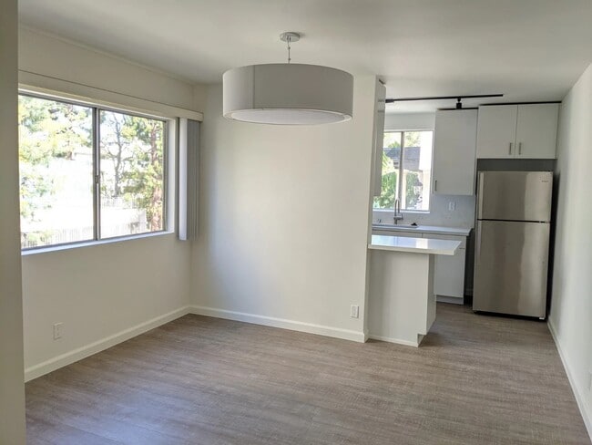 Building Photo - 118 S Wetherly Dr Rental