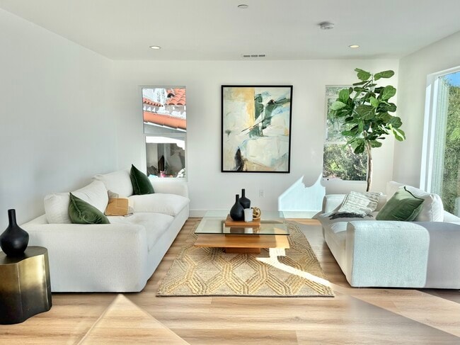 Building Photo - 3031 Vineyard Ave