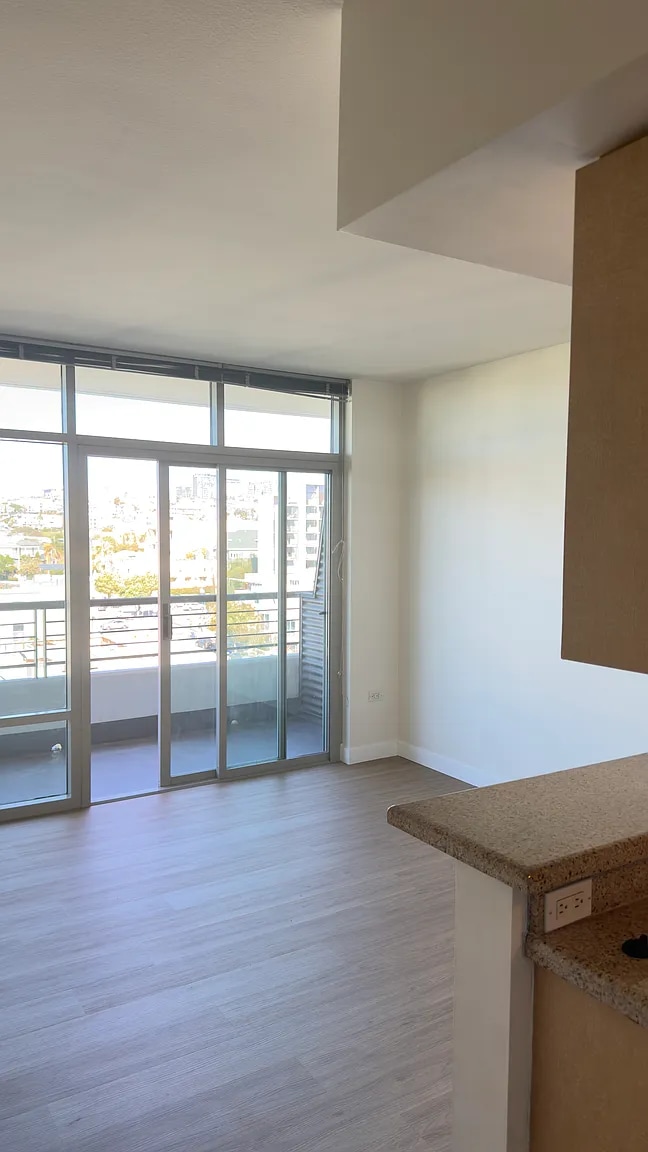 Building Photo - 425 W Beech St Unit 956