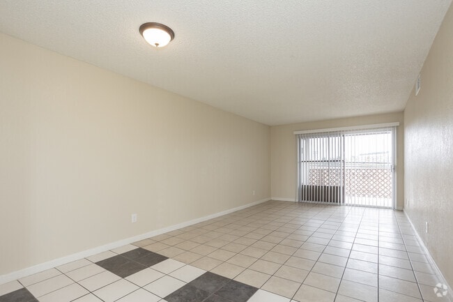 2BR, 2BA - 900SF - Dining Room/Living Room - Baker Place Apartments