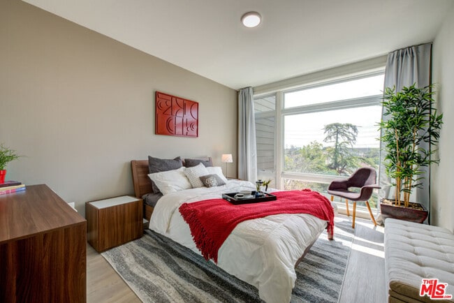 Photo - 515 W Broadway Unit 327