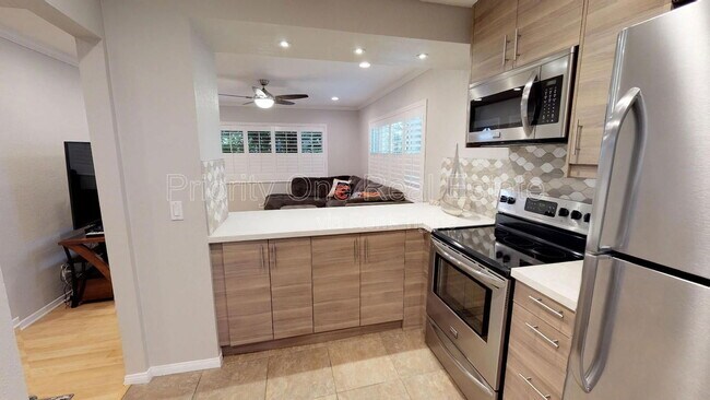 Photo - 4102 Ingraham St