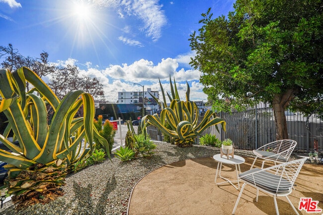 Photo - 1091 S Mansfield Ave