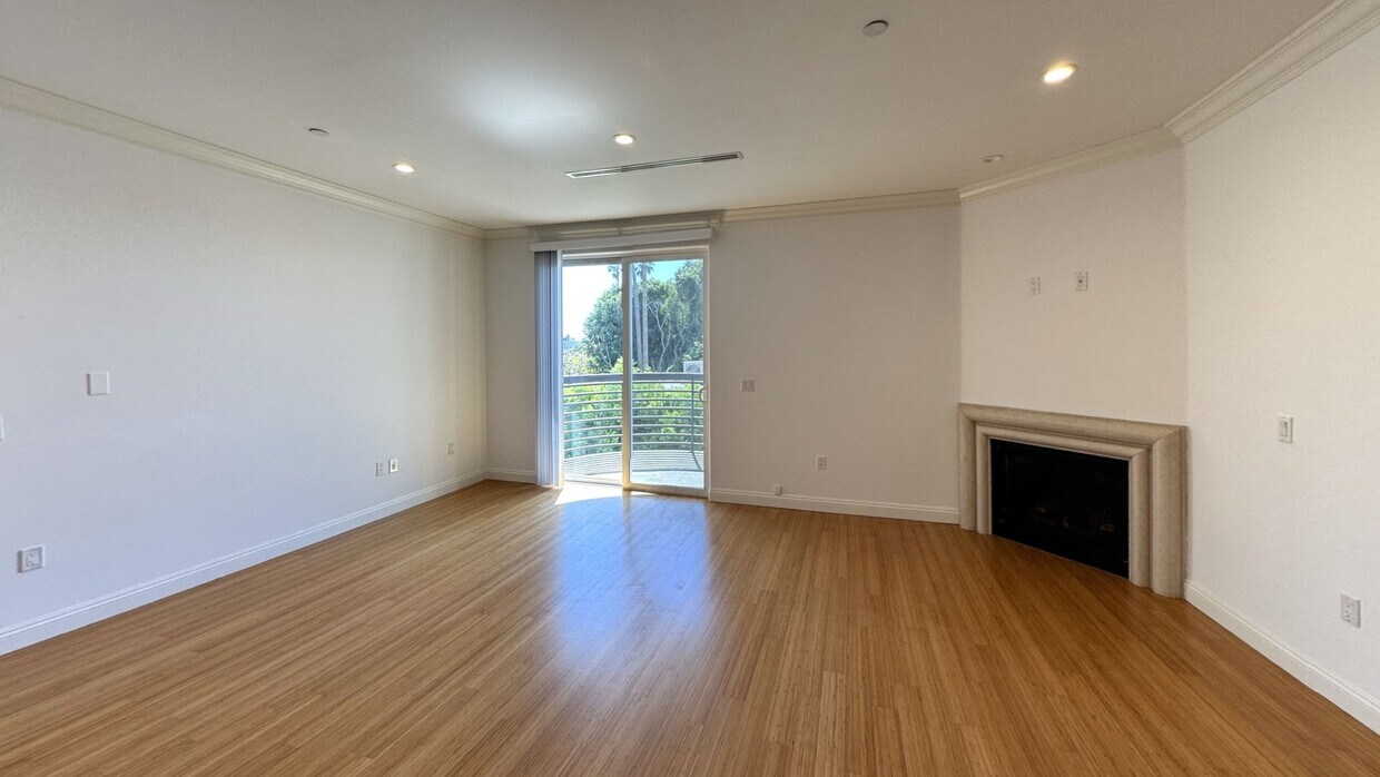 3D Tour - 1283 Havenhurst Dr Unit 306