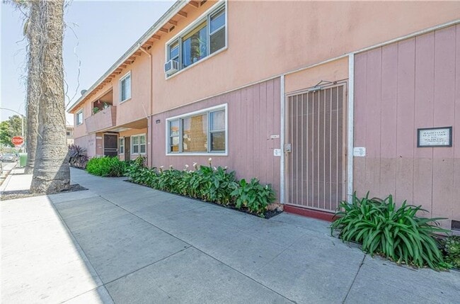 Photo - Beautiful One bedroom in gated complex one block from Ocean In Long Beach Unit #16
