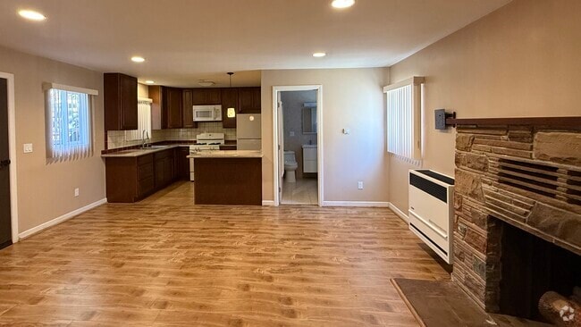 Building Photo - 596 S Mentor Ave Unit 596 S Mentor Ave Rental