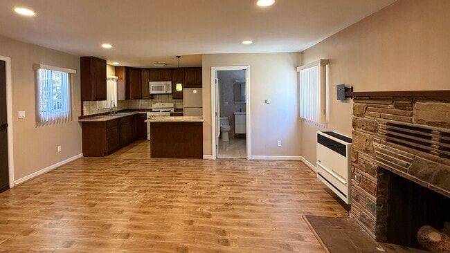 Building Photo - 596 S Mentor Ave Unit 596 S Mentor Ave