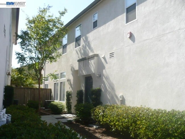 Building Photo - 16861 Wren Haven Way